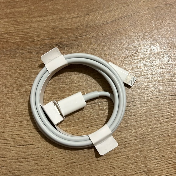 Apple Fast charger cable - Picture 1 of 3